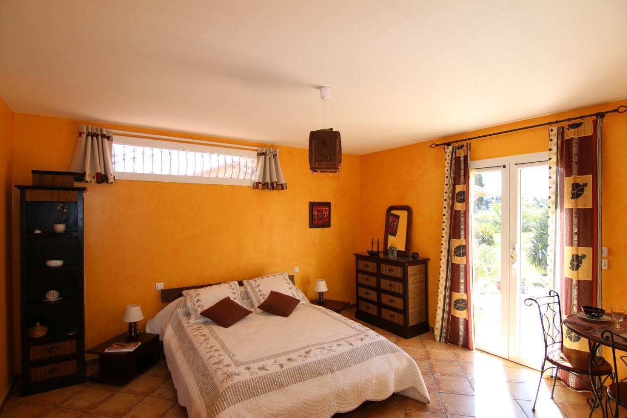 Mas Uranie Bed and Breakfast Le Soler Exteriör bild